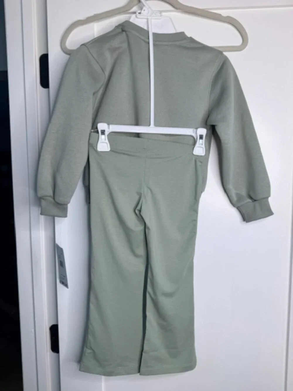 NIKE Girls 2-Piece Fleece Set Olive Green Sweatshirt Flare Pants NWT Size 4